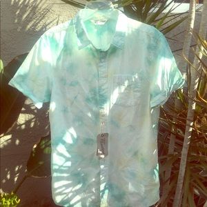 Mens 💯% cotton button down collared shirt.  NWT